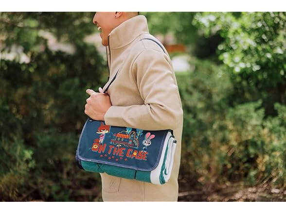 Disney Zootopia Blanket Tote Outdoor Picnic Blanket (Marine Stripe Blue)