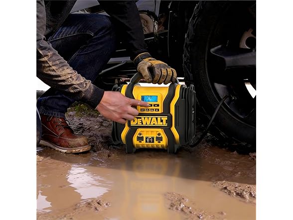 DEWALT DXAEPS14 2000 Peak Amp 12V A Power Station