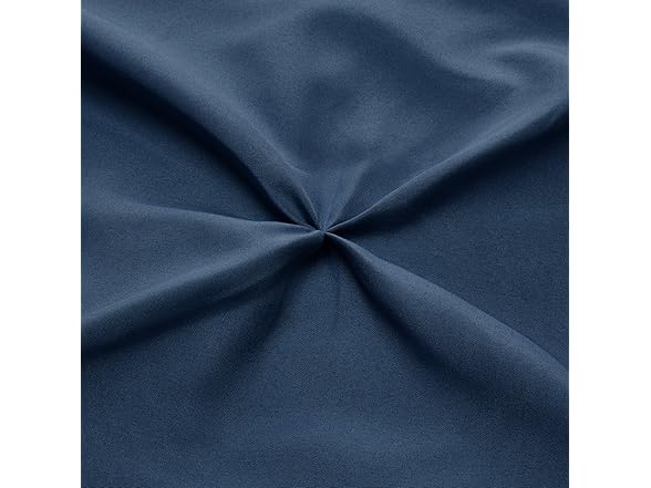 AmazonBasics Pinch Pleat Comforter Set