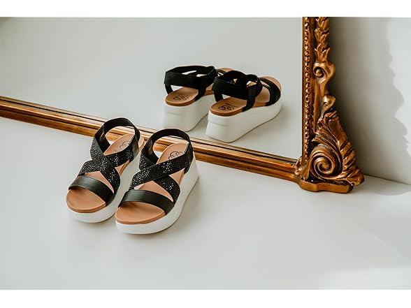 Daisy Fuentes Womens Wedge Sandals Frill