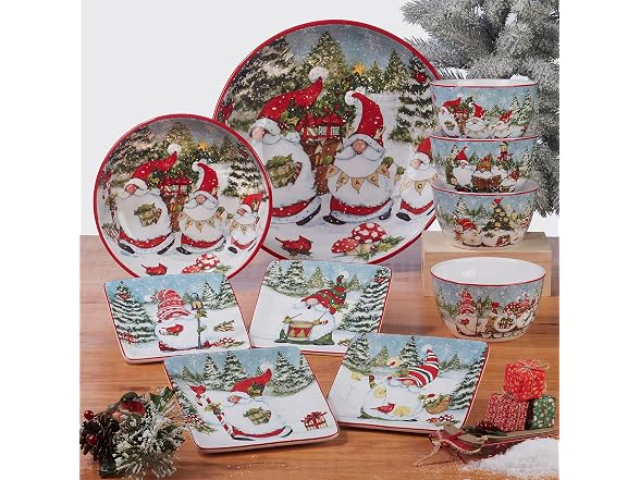 Christmas Gnomes 9" Salad/Dessert Plates