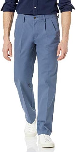 Amazon Essentials Men's Classic-Fit Wrinkle-Resistant Pleated Chino Pant, Indigo, 30W x 30L