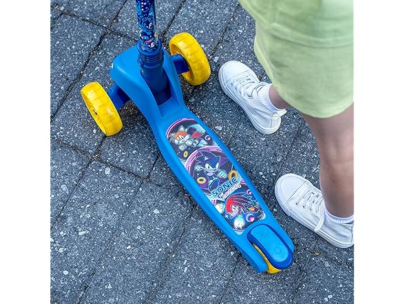 Jetson Sonic Three-Wheel Light Up Kick Scooter - Gallery 8