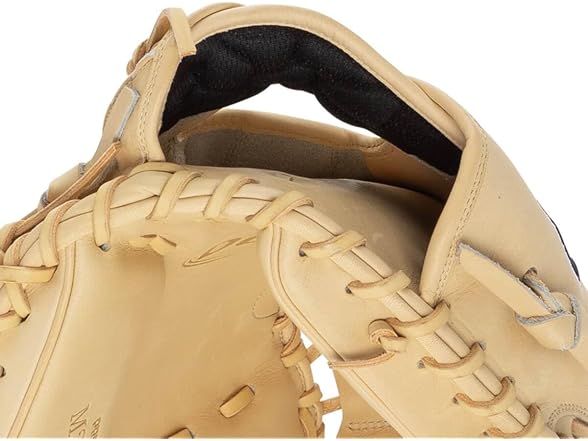 Wilson 2024 Baseball Classics Series A2000 M23 33.5” Baseball Catcher’s Mitt - R