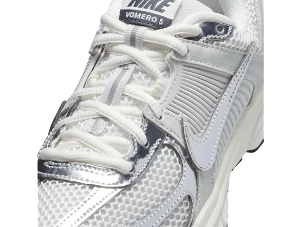 Nike Vomero 5 Big Kids' Shoes (Photon