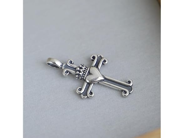 SUGARKITTEN Claddagh Cross Pendant