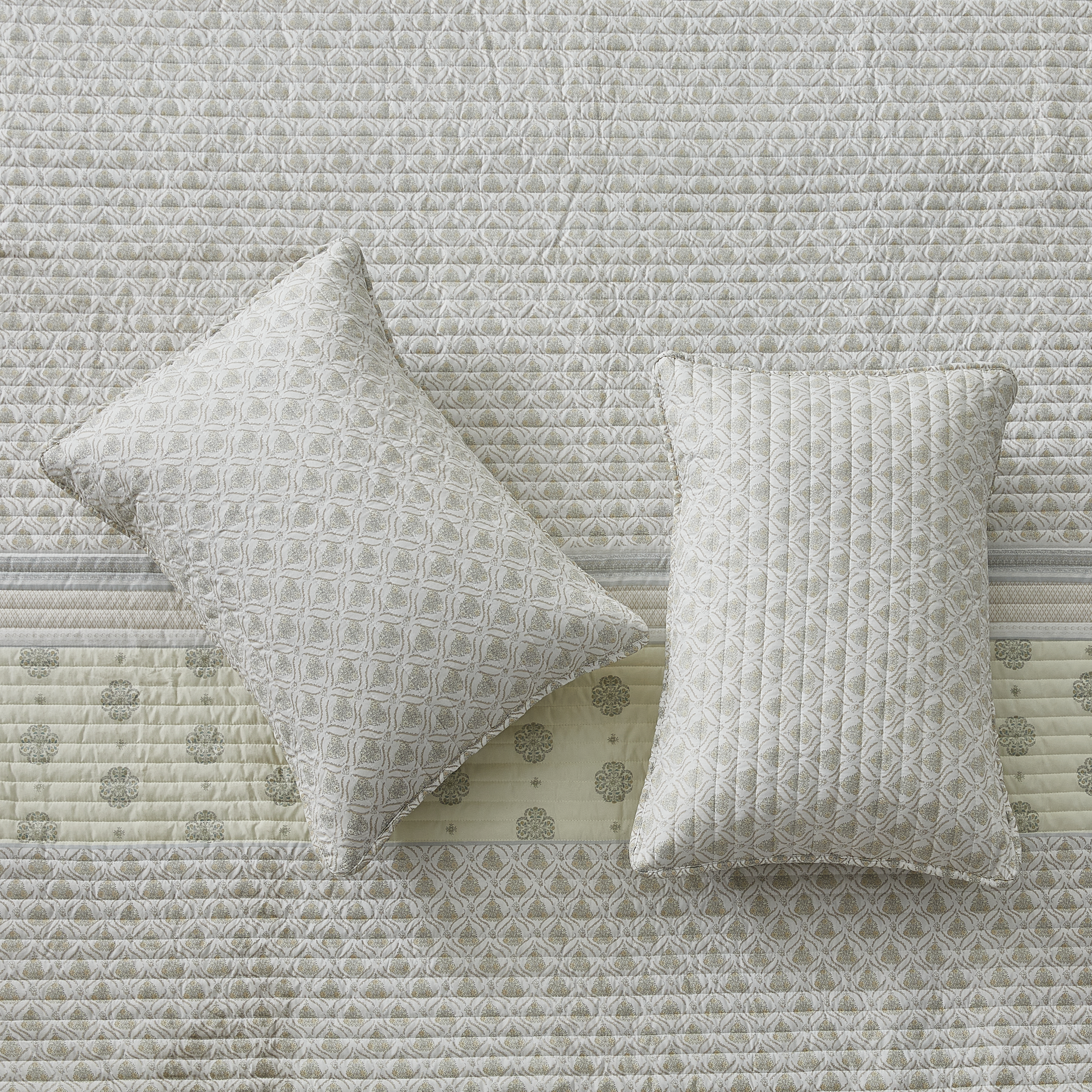 Patina Vie Vintage Floral 3Pc Quilt Set - Gallery 38