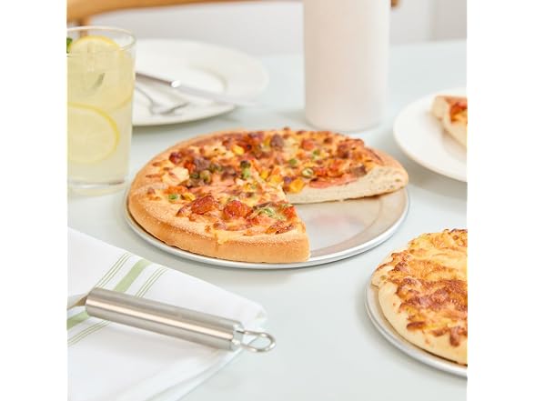 Restaurantware Aluminum Wide Rim Pizza Pan, 12 Pack
