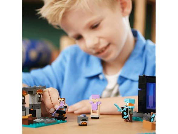 LEGO Minecraft The Armory 21252