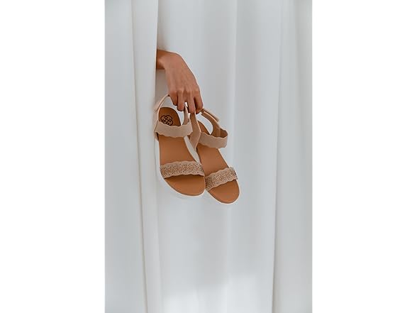 Daisy Fuentes Womens Wedge Sandals Fanita