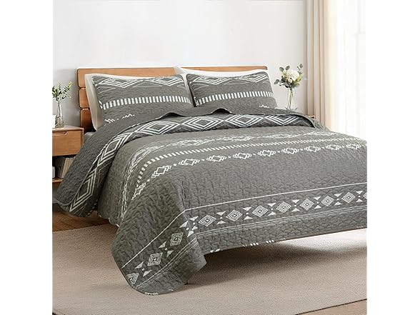 Whale Flotilla Queen Size Quilt Set