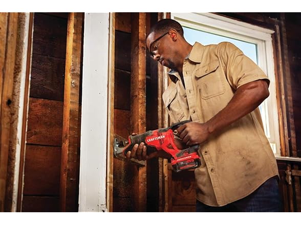 CRAFTSMAN CMCS300M1 V20 Reciprocating Saw