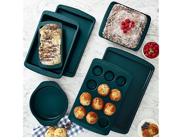 Chicago Metallic Everyday Nonstick 9" Round Cake Pan