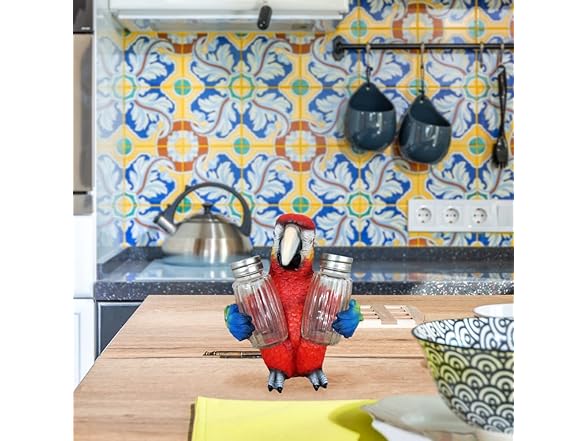 DWK Tasty Crackers Red Parrot Salt Pepper