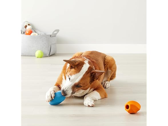 Amazon Basics Interactive Rubber Treat Dispensing Chew Toy