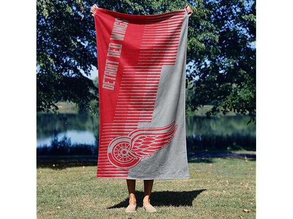 DETROIT RED WINGS Jacquard Beach Towel