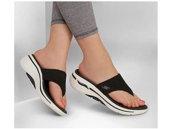 Skechers Women's Gowalk Arch Fit Sandals (8)