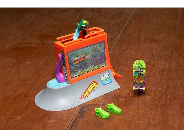 Hot Wheels Aquarium Skatepark Playset