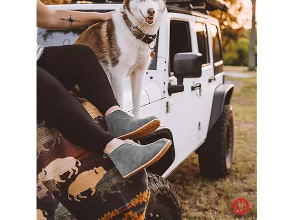Minnetonka Women's Tucson Suede Booties