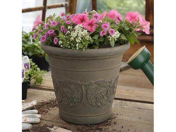 Sunnydaze Arabella 19.5'' Plastic Planter