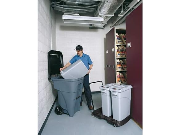 Rubbermaid Commercial Products BRUTE