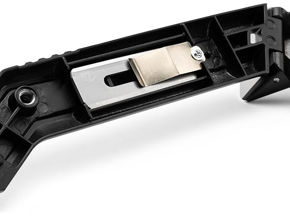 ToughBuilt TB-H4-11-CK Carpet Knife