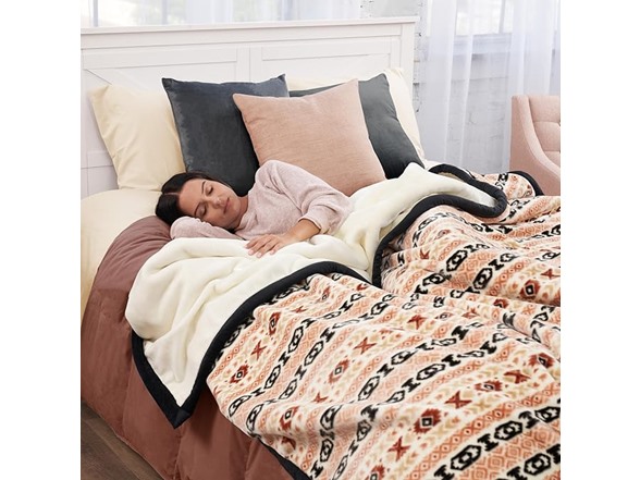 Northwest Ashford Home Cozy Throw Blanket (Varies)