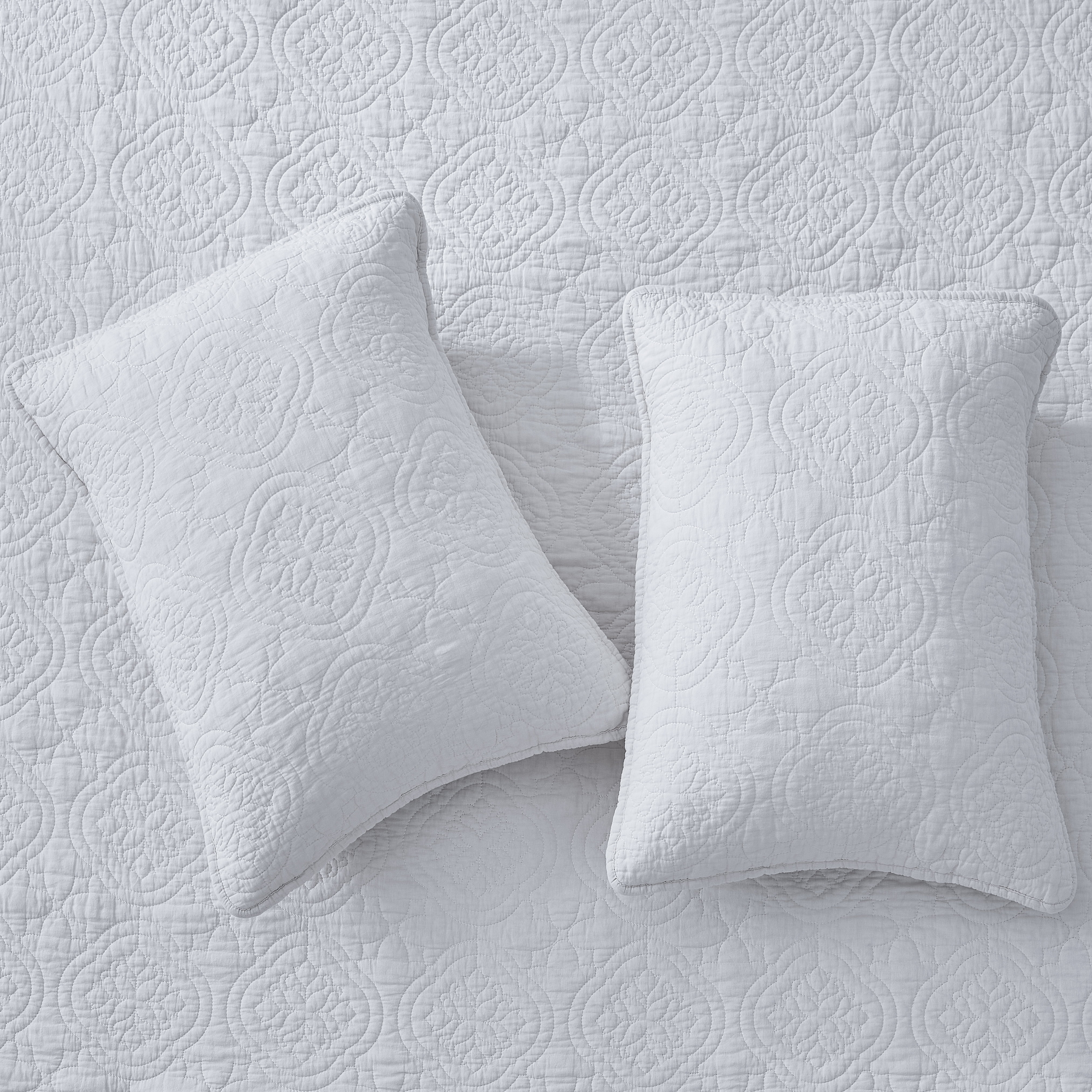 Flavia Cotton 3 Piece Quilt and Sham Set - Gallery 24