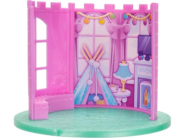Royale High Dorm Room Playset - 1 Doll, 5 Accessories