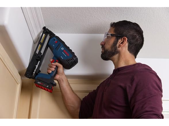 Bosch GNH18V15MAB12RT 8V 15G Angled Finish Nailer Kit