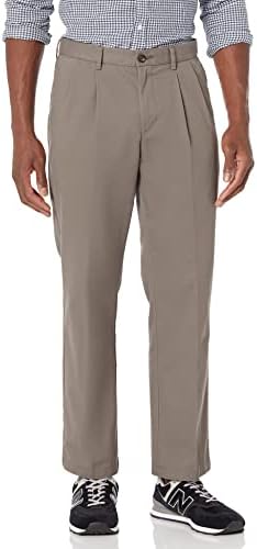 Amazon Essentials Men's Classic-Fit Wrinkle-Resistant Pleated Chino Pant, Dark Brown, 52W x 32L