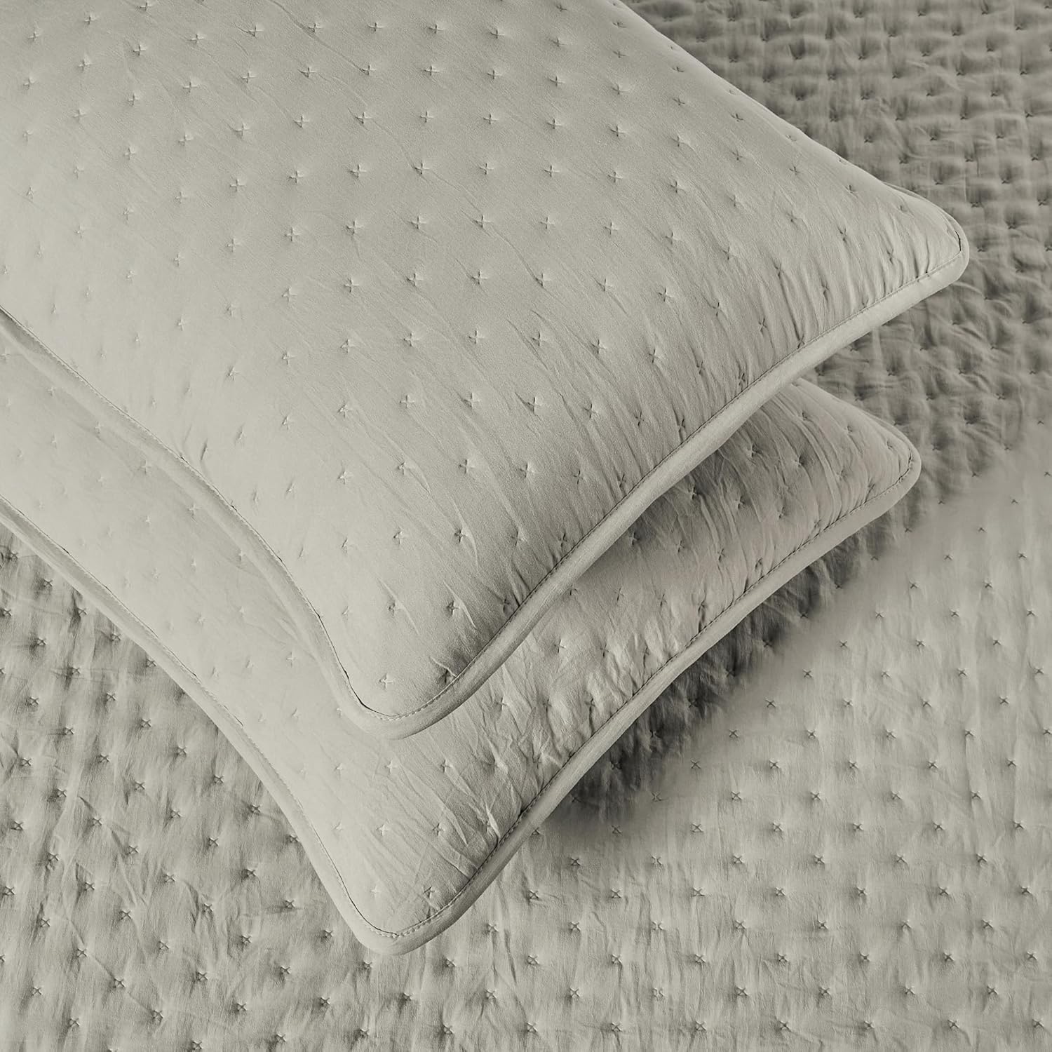 Amazon Basics Brushed Microfiber Quilt Set - Gallery 13