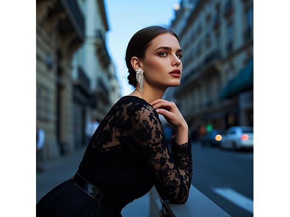 LOVE&CLOVER Black Dangling Earrings