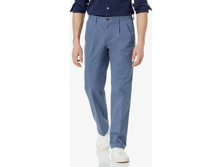 Amazon Essentials Men's Classic-Fit Wrinkle-Resistant Pleated Chino Pant (Available in Big & Tall), Indigo, 30W x 28L