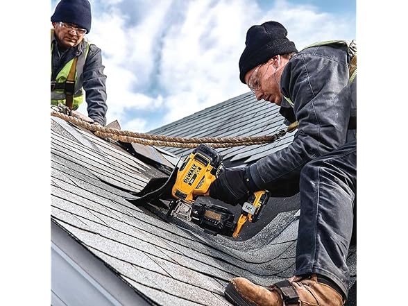 DeWalt DCN45RNB 20V MAX 15 Degree Coil Roof Nailer