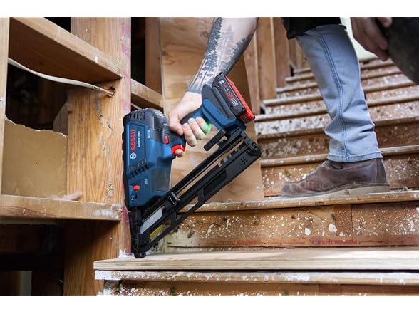 Bosch GNH18V15MAB12RT 8V 15G Angled Finish Nailer Kit