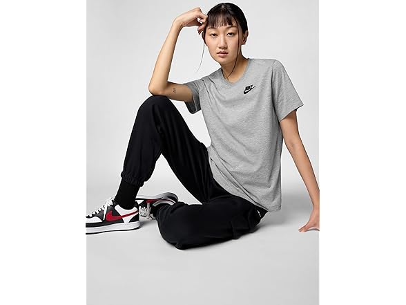 Nike Womens Club Essentials T-Shirt