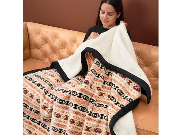 Northwest Ashford Home Cozy Throw Blanket (Varies)