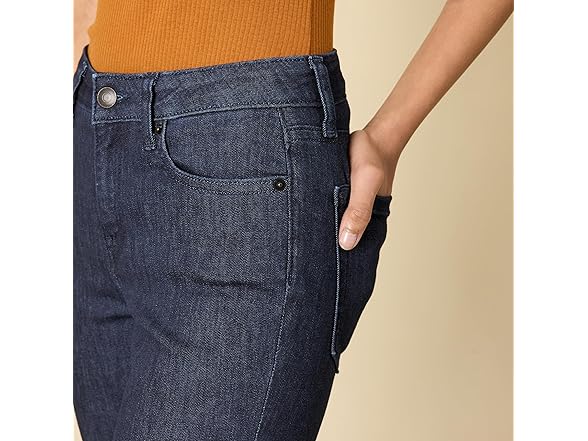 Amazon  Essentials Mid-Rise Bootcut Jean Rinsed 16L