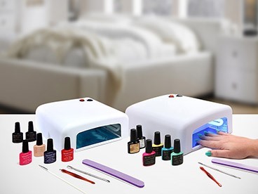 Nail Kits & Make-Up Brushes