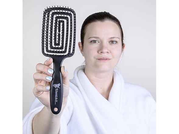 RS ESSENTIAL'S BY LV detangler brush