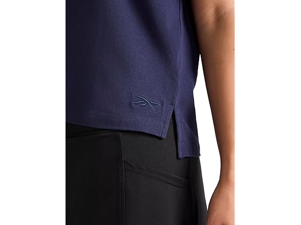 Reebok Women (S) Hit Graphic Crewneck T-shirt