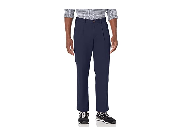 Amazon Essentials Men's Classic-Fit Wrinkle-Resistant Pleated Chino Pant
