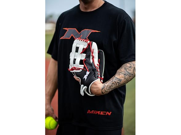 Miken PLAYERS SERIES Slowpitch Right Hand Softball Glove
