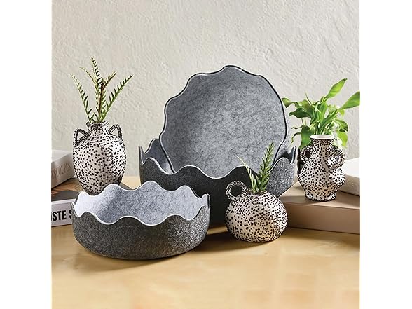 47th & Main Set of 3 Decorative Scalloped Felt Baskets Charcoal