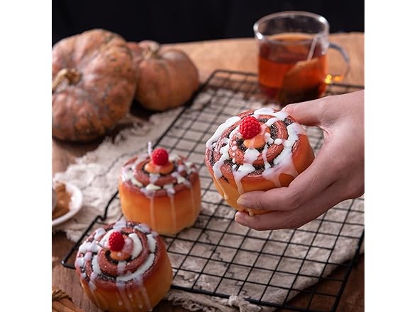 Raspberry Cinnamon Roll Candle