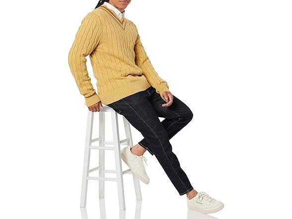 Amazon Essentials Cable V-Neck Sweater
