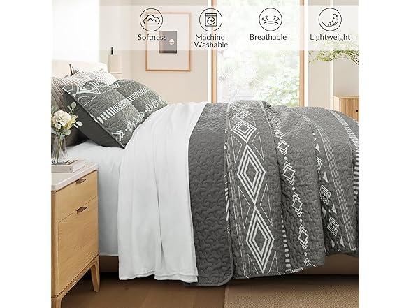 Whale Flotilla Queen Size Quilt Set