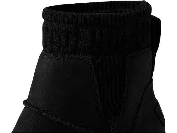 UGG Women's Moxy Chelsea Boot, Black, 5.