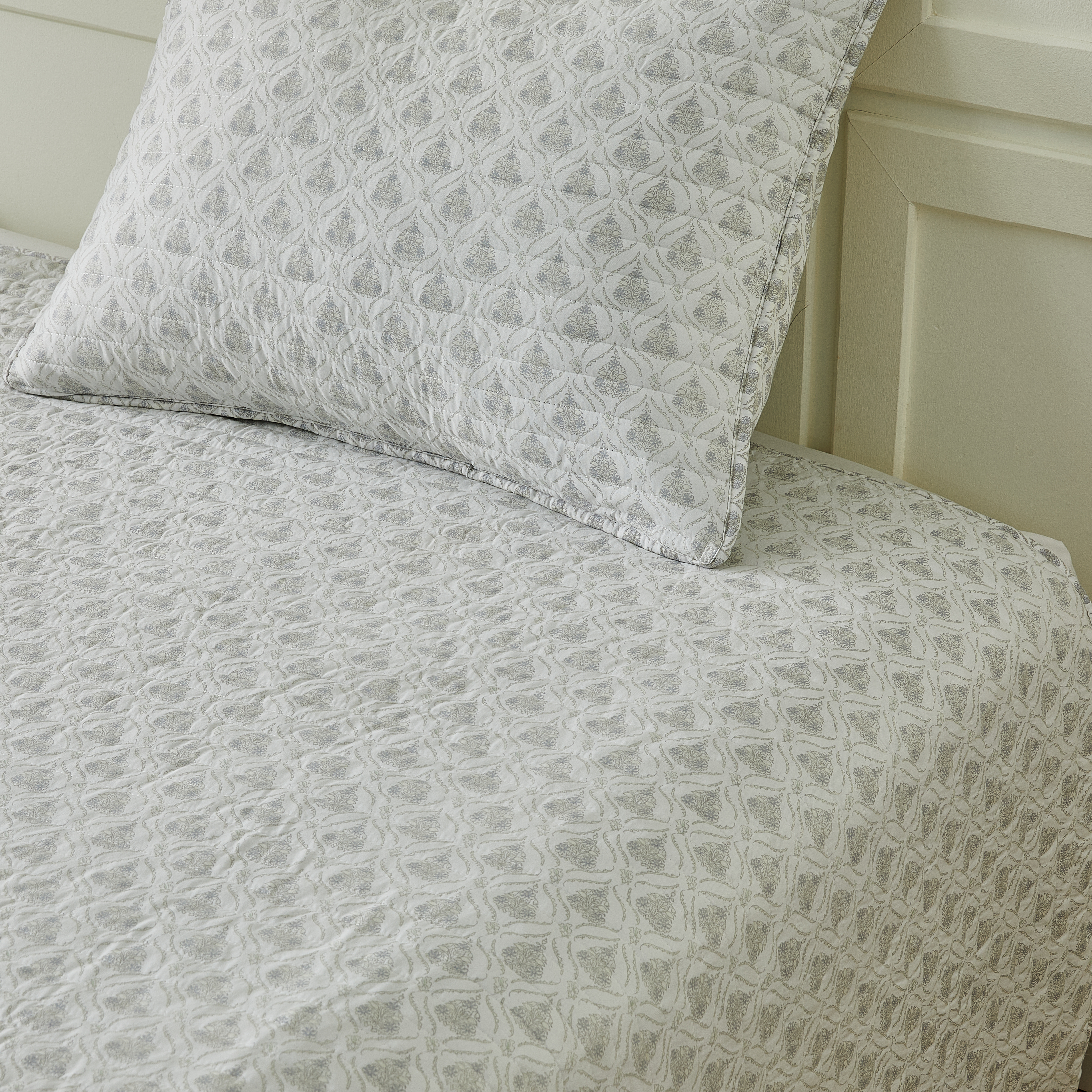 Patina Vie Vintage Floral 3Pc Quilt Set - Gallery 40